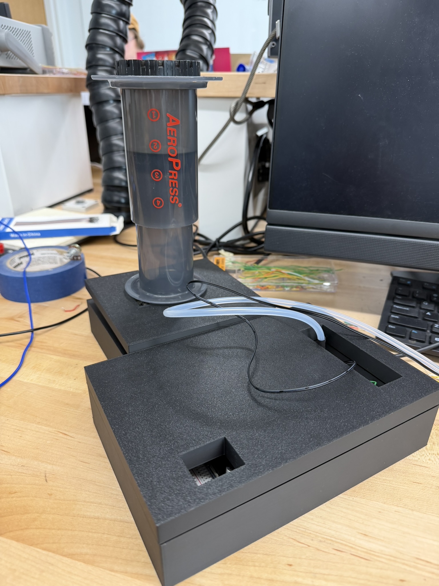 Physical system for the AeroPress coffee monitor